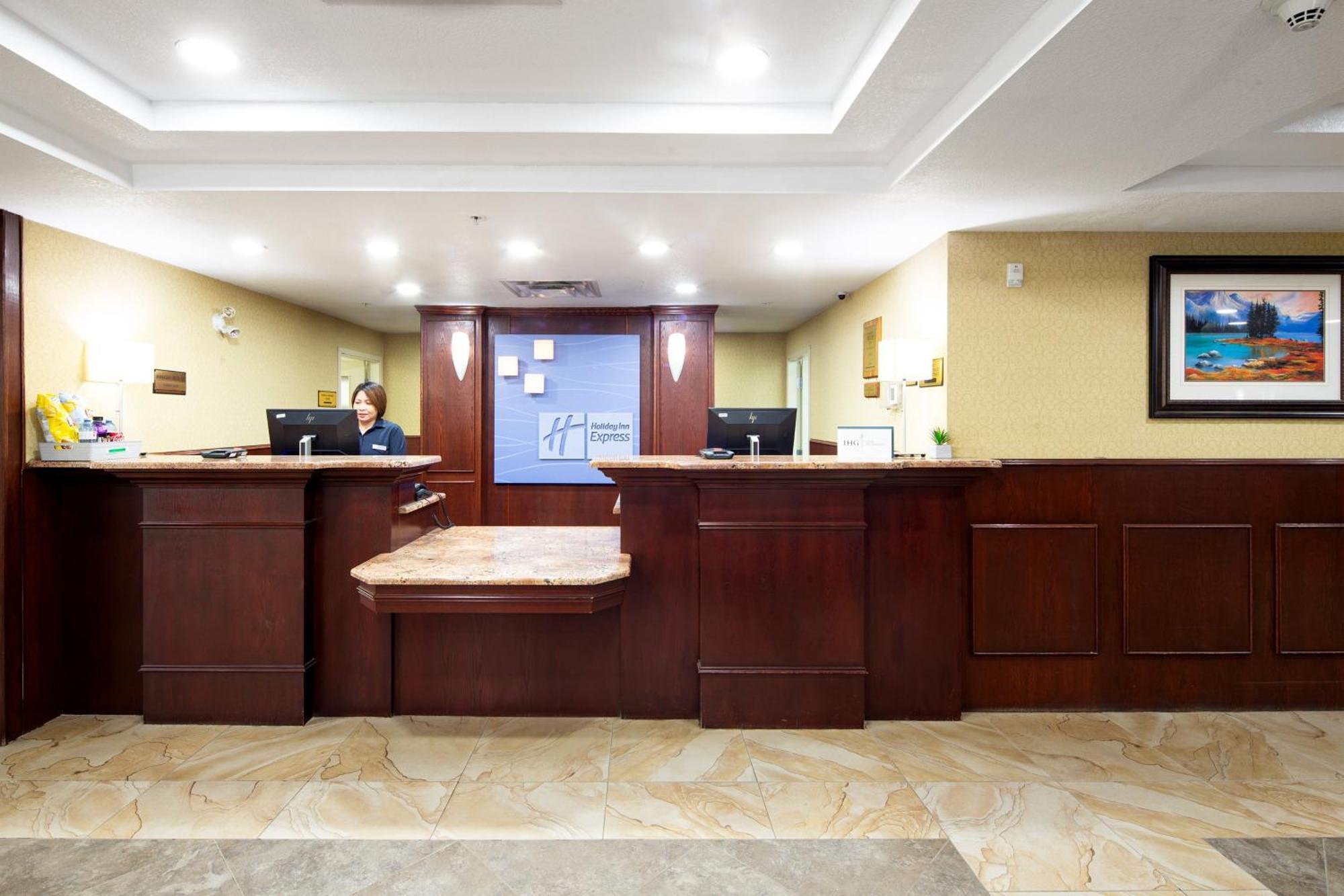Holiday Inn Express Hotel & Suites Edson By Ihg Zewnętrze zdjęcie