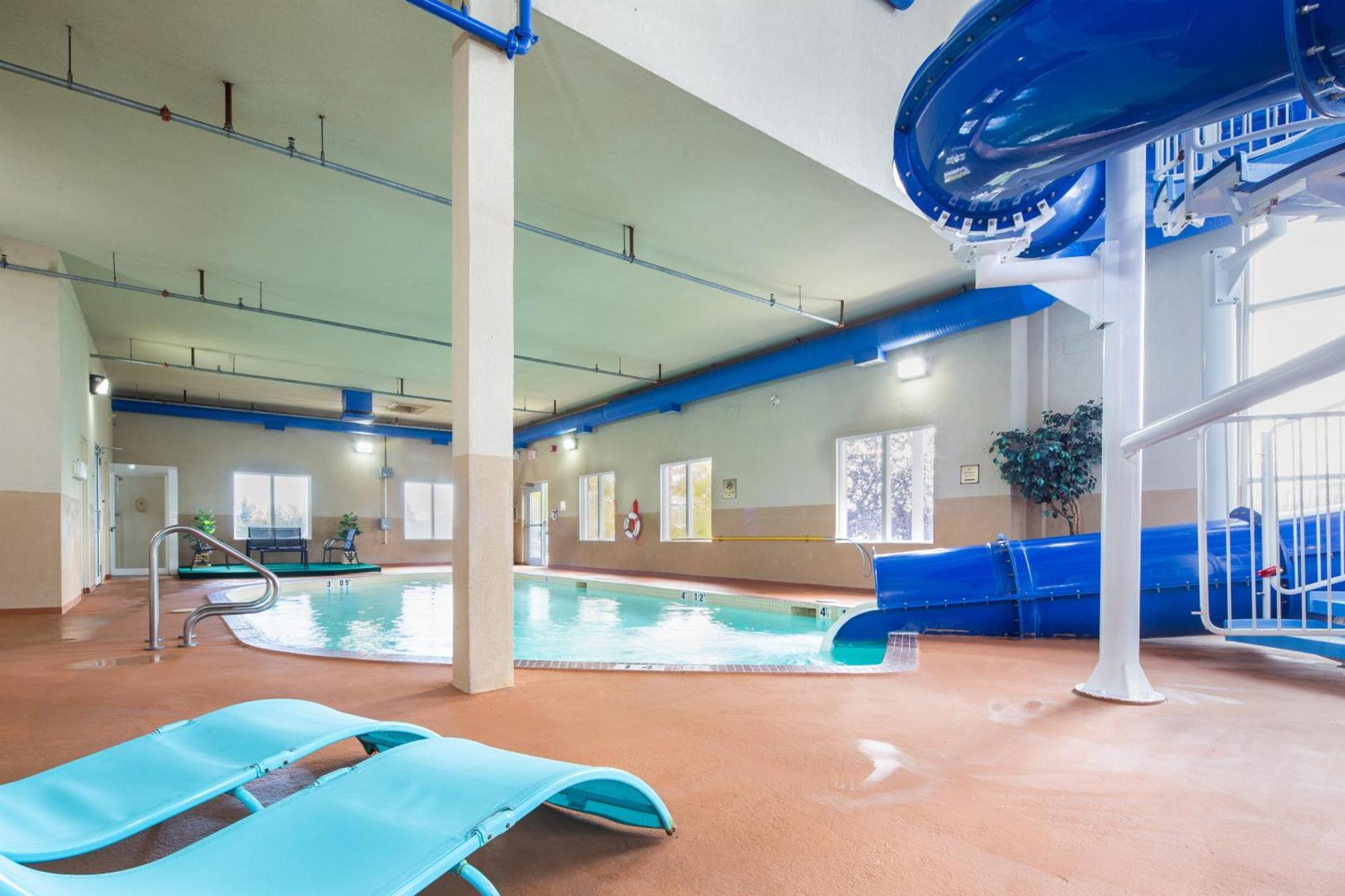 Holiday Inn Express Hotel & Suites Edson By Ihg Zewnętrze zdjęcie