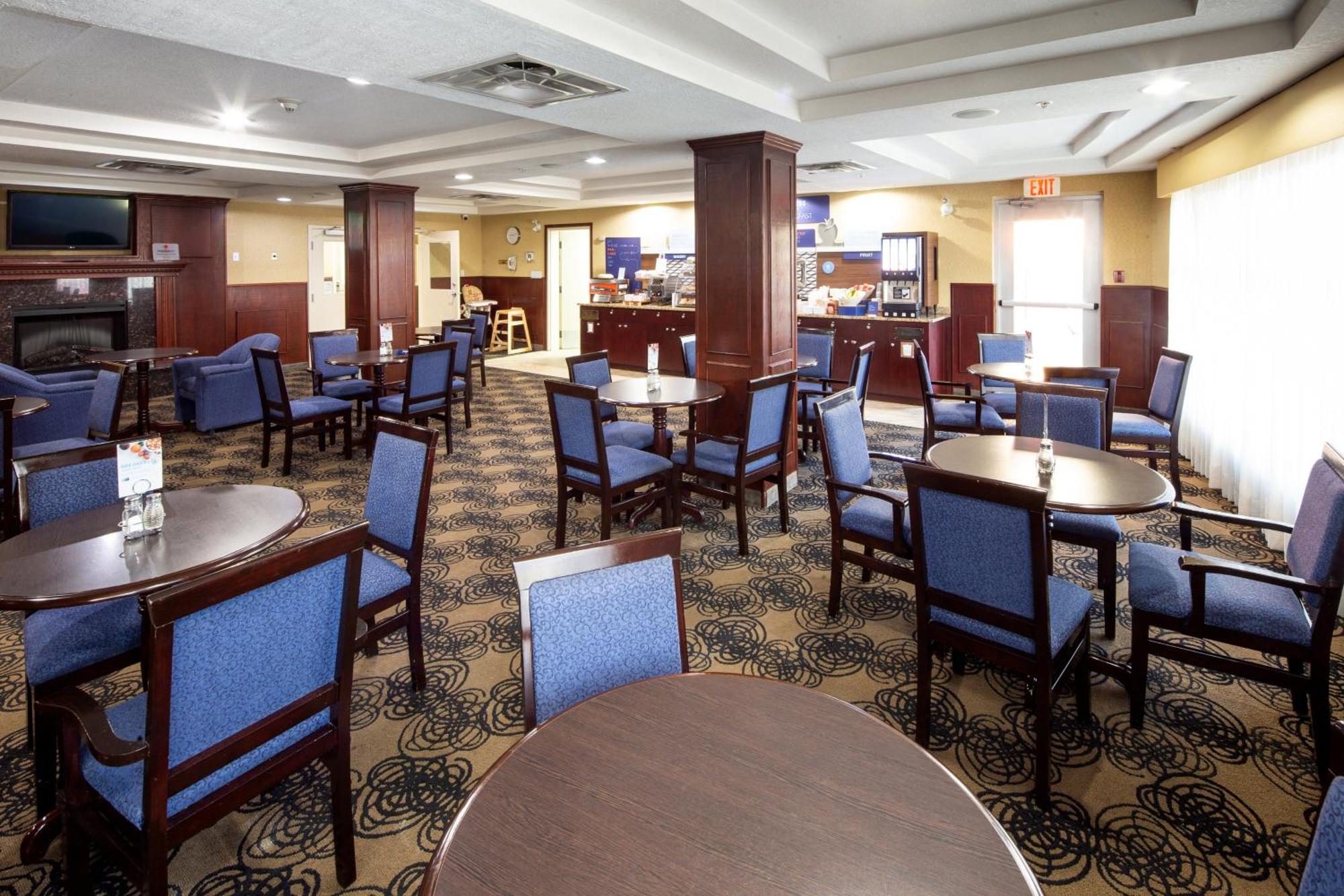 Holiday Inn Express Hotel & Suites Edson By Ihg Zewnętrze zdjęcie