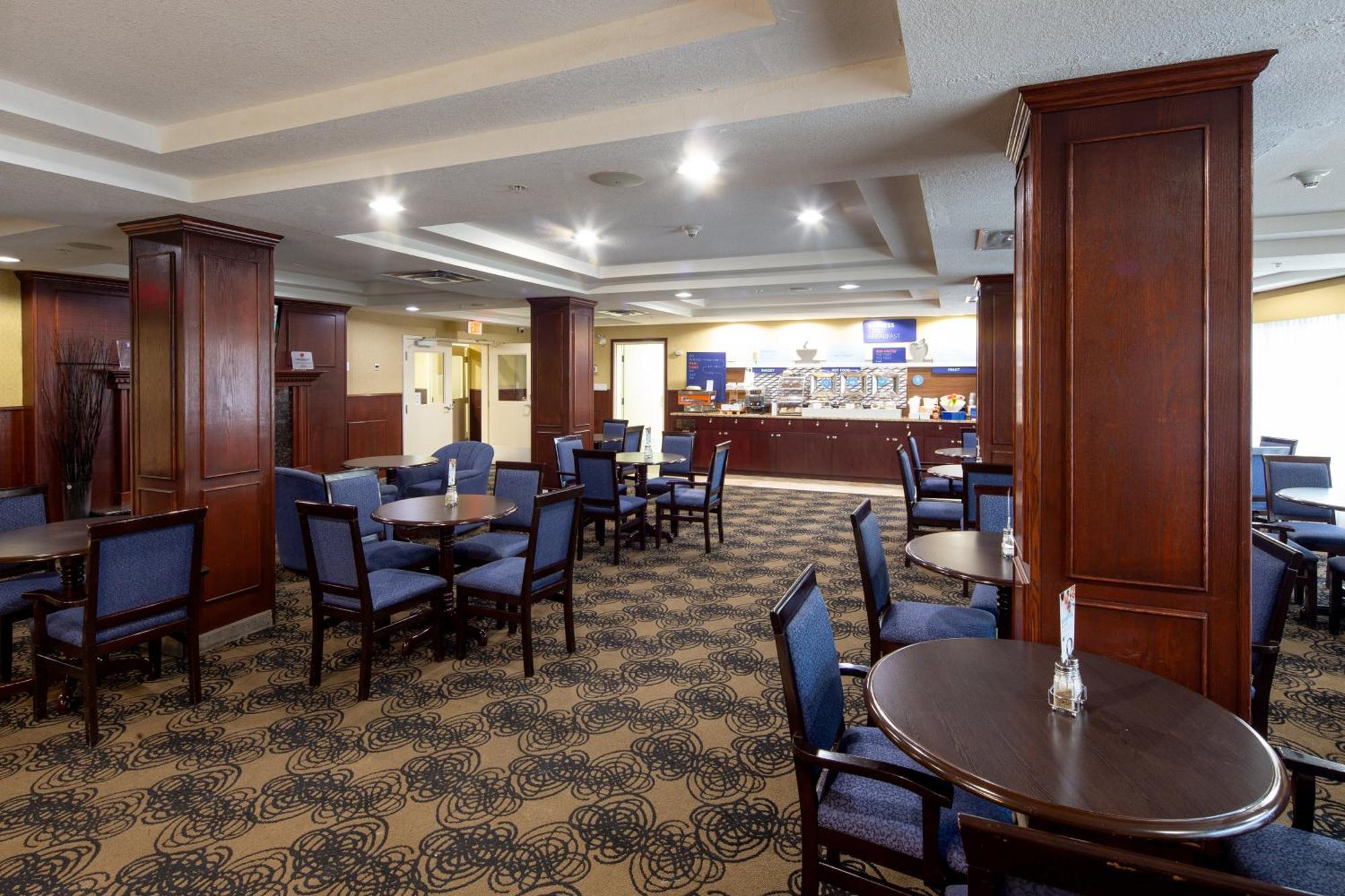 Holiday Inn Express Hotel & Suites Edson By Ihg Zewnętrze zdjęcie
