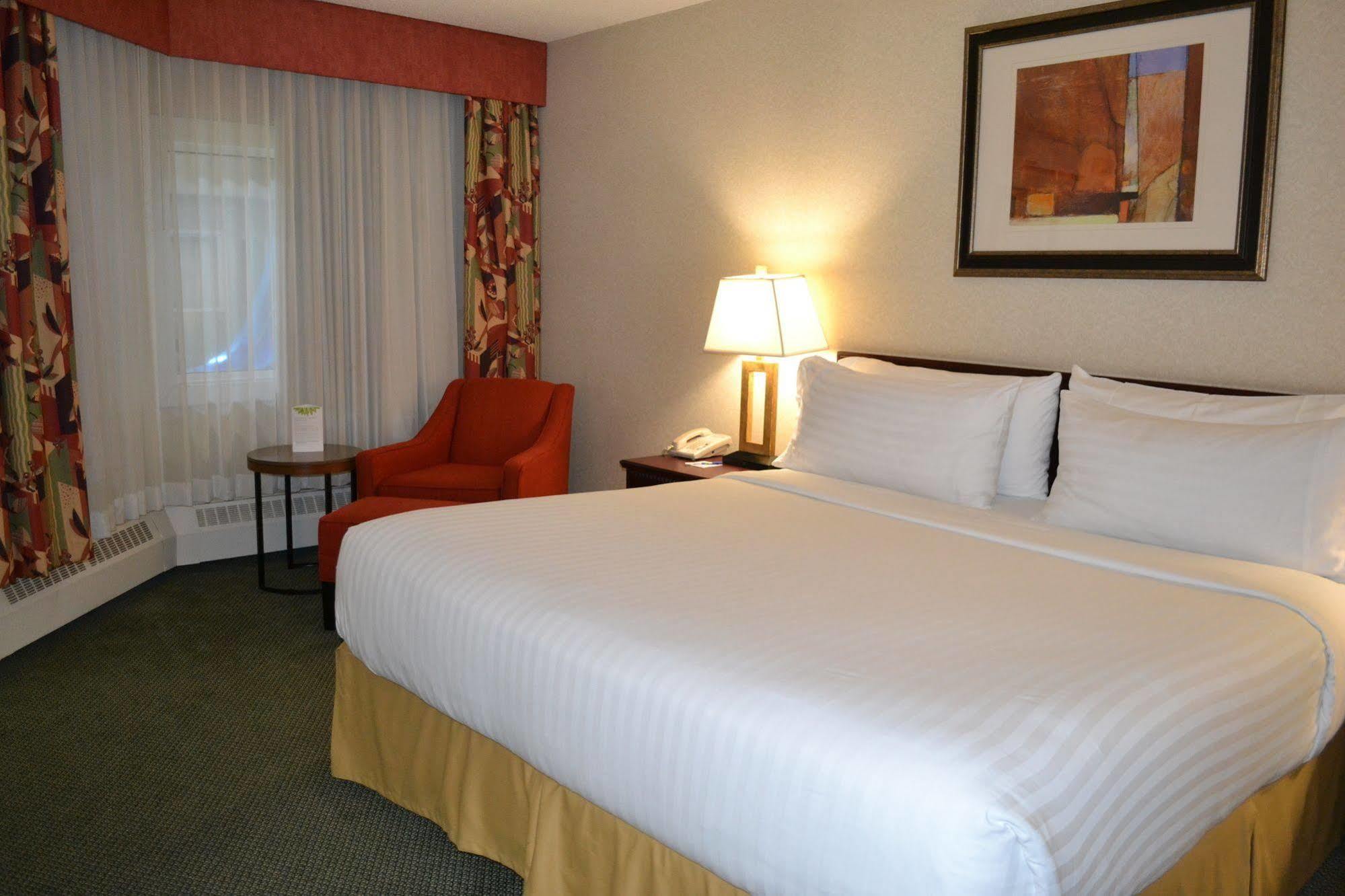 Holiday Inn Express Hotel & Suites Edson By Ihg Zewnętrze zdjęcie