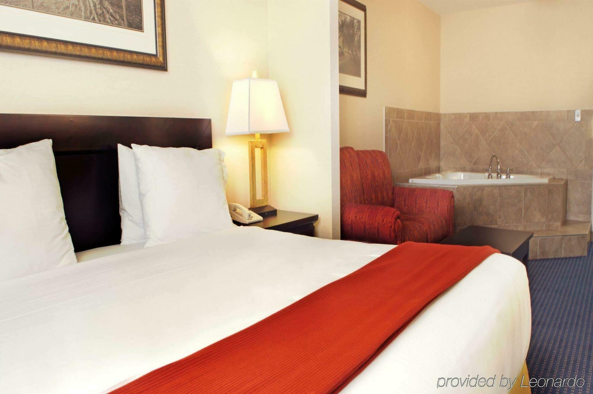 Holiday Inn Express Hotel & Suites Edson By Ihg Zewnętrze zdjęcie