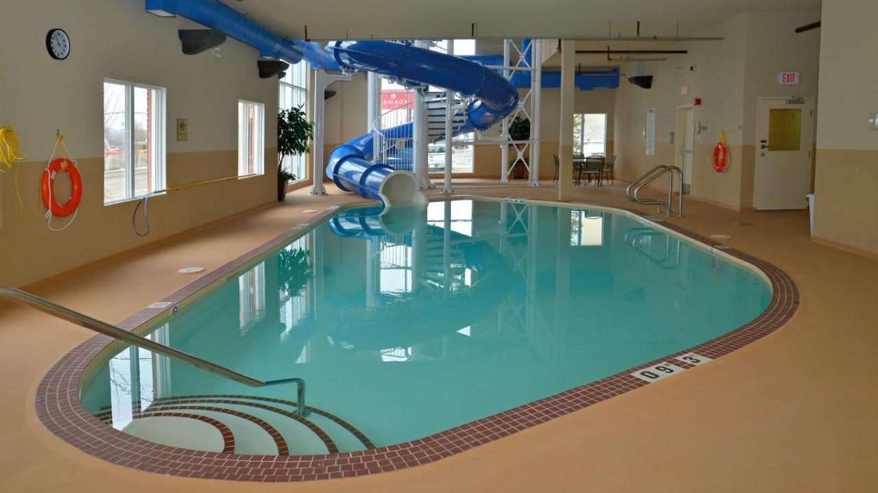 Holiday Inn Express Hotel & Suites Edson By Ihg Zewnętrze zdjęcie