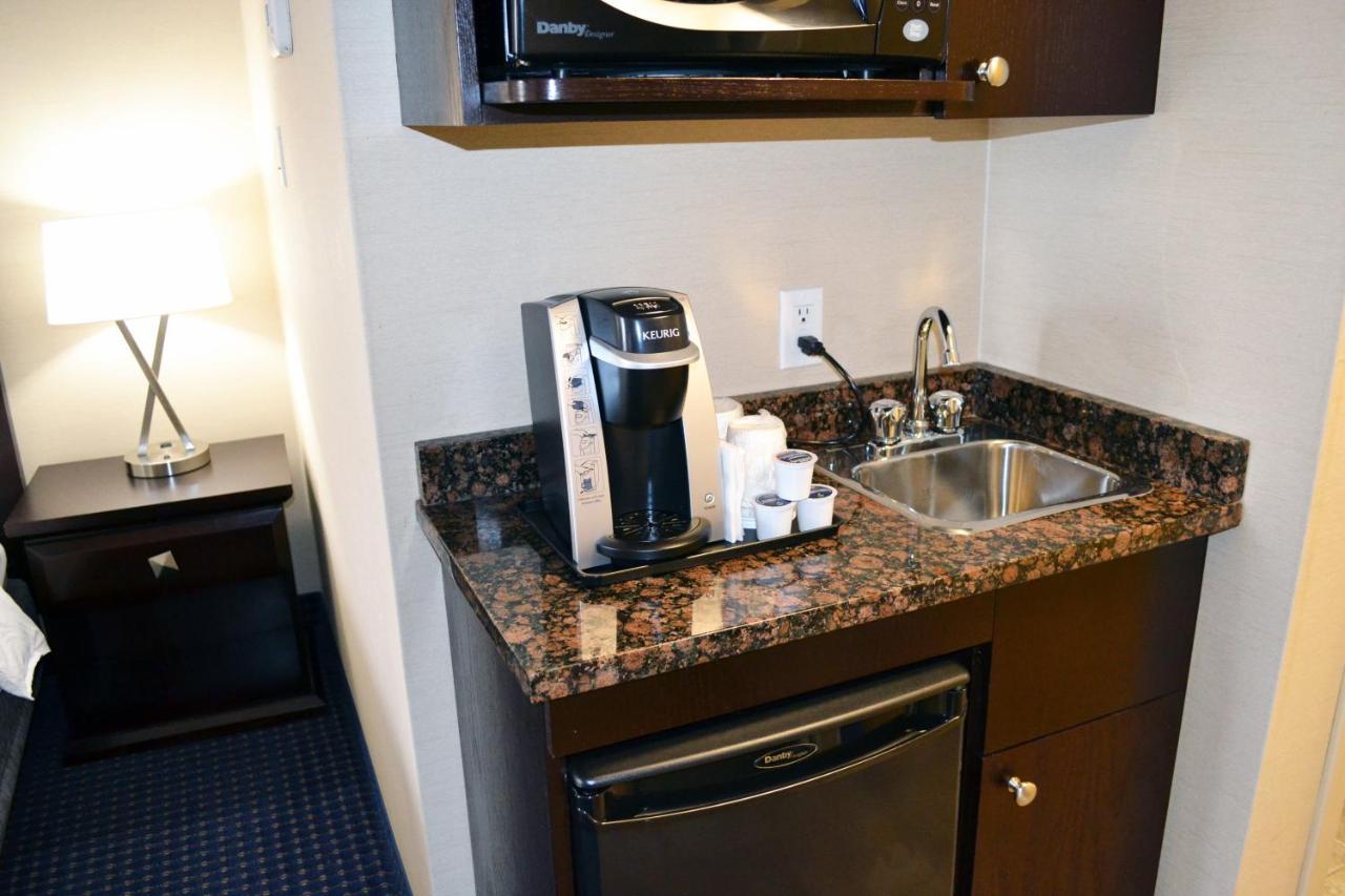 Holiday Inn Express Hotel & Suites Edson By Ihg Zewnętrze zdjęcie