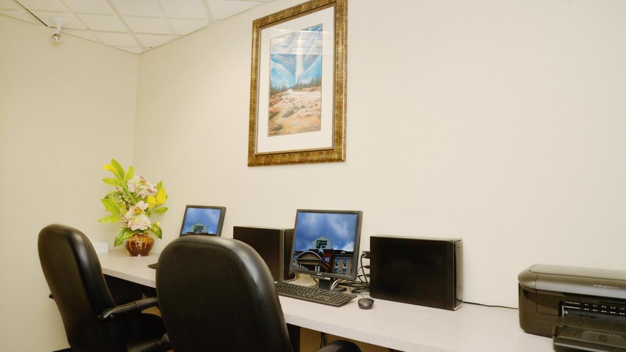Holiday Inn Express Hotel & Suites Edson By Ihg Zewnętrze zdjęcie