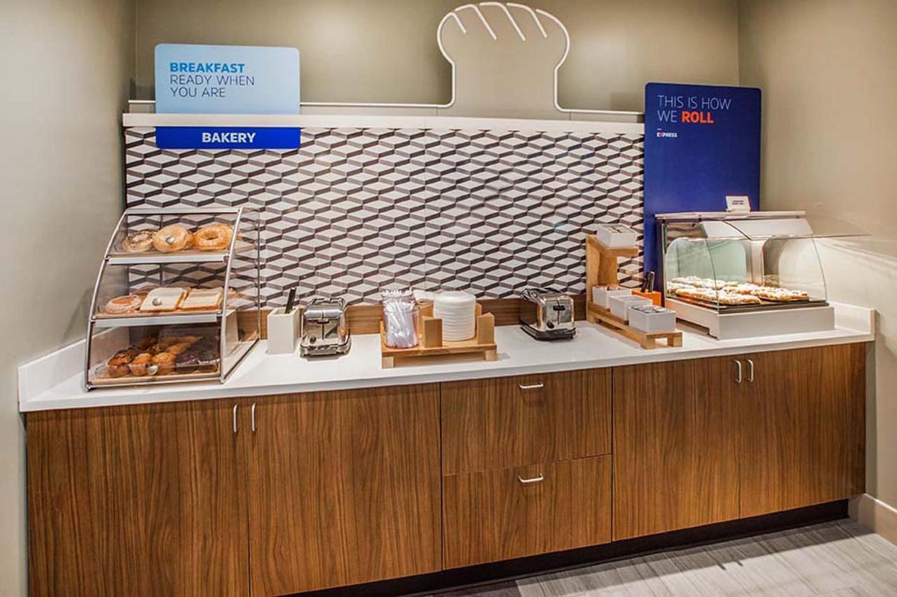 Holiday Inn Express Hotel & Suites Edson By Ihg Zewnętrze zdjęcie