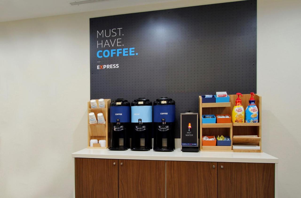 Holiday Inn Express Hotel & Suites Edson By Ihg Zewnętrze zdjęcie