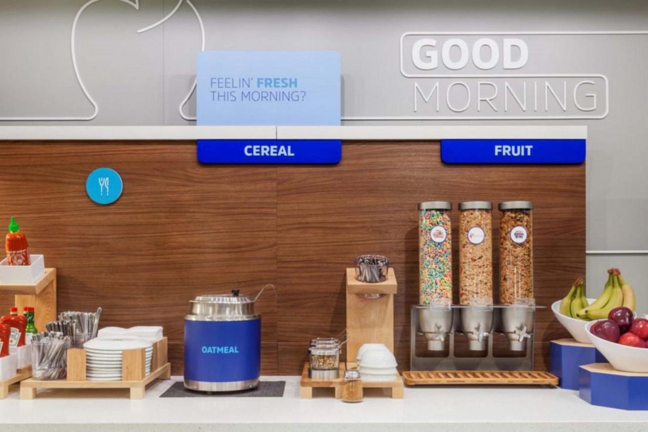 Holiday Inn Express Hotel & Suites Edson By Ihg Zewnętrze zdjęcie