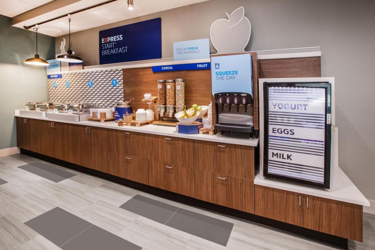 Holiday Inn Express Hotel & Suites Edson By Ihg Zewnętrze zdjęcie